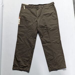 Haggar NWT Size 42 x 30‎ Classic Fit Khaki Pants